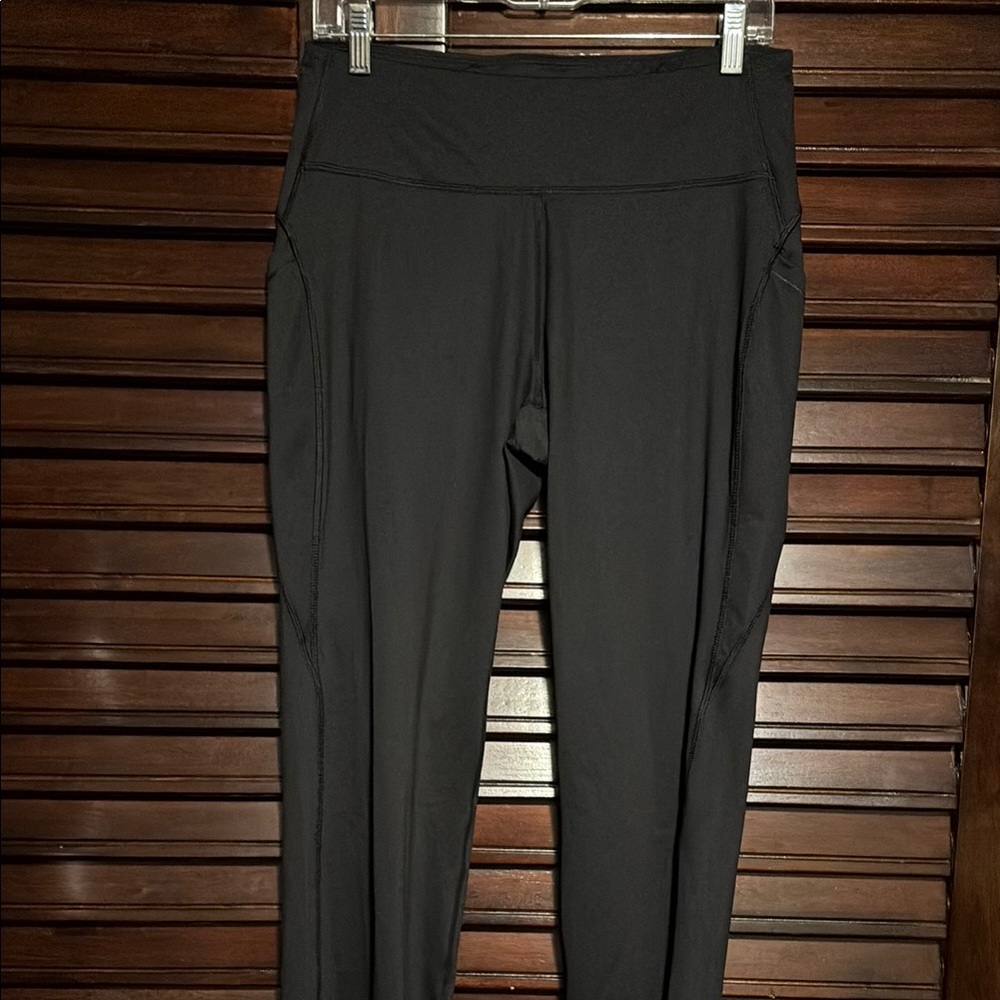 Black All in Motion Athletic Leggings with Pockets NWOT